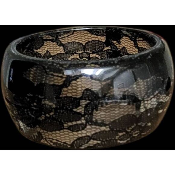 Pretty Unique Acrylic Black Fishnet Lace Design Wide Bangle Bracelet - Picture 1 of 2
